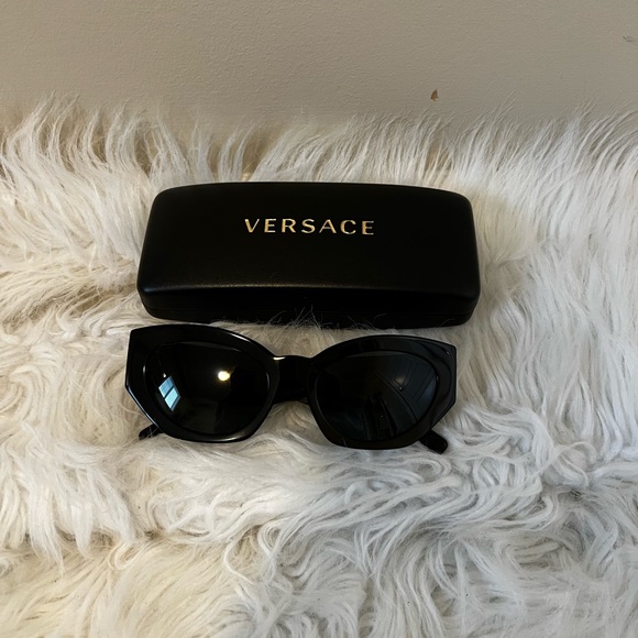 Black Medusa Crystal Sunglasses - Picture 2 of 4